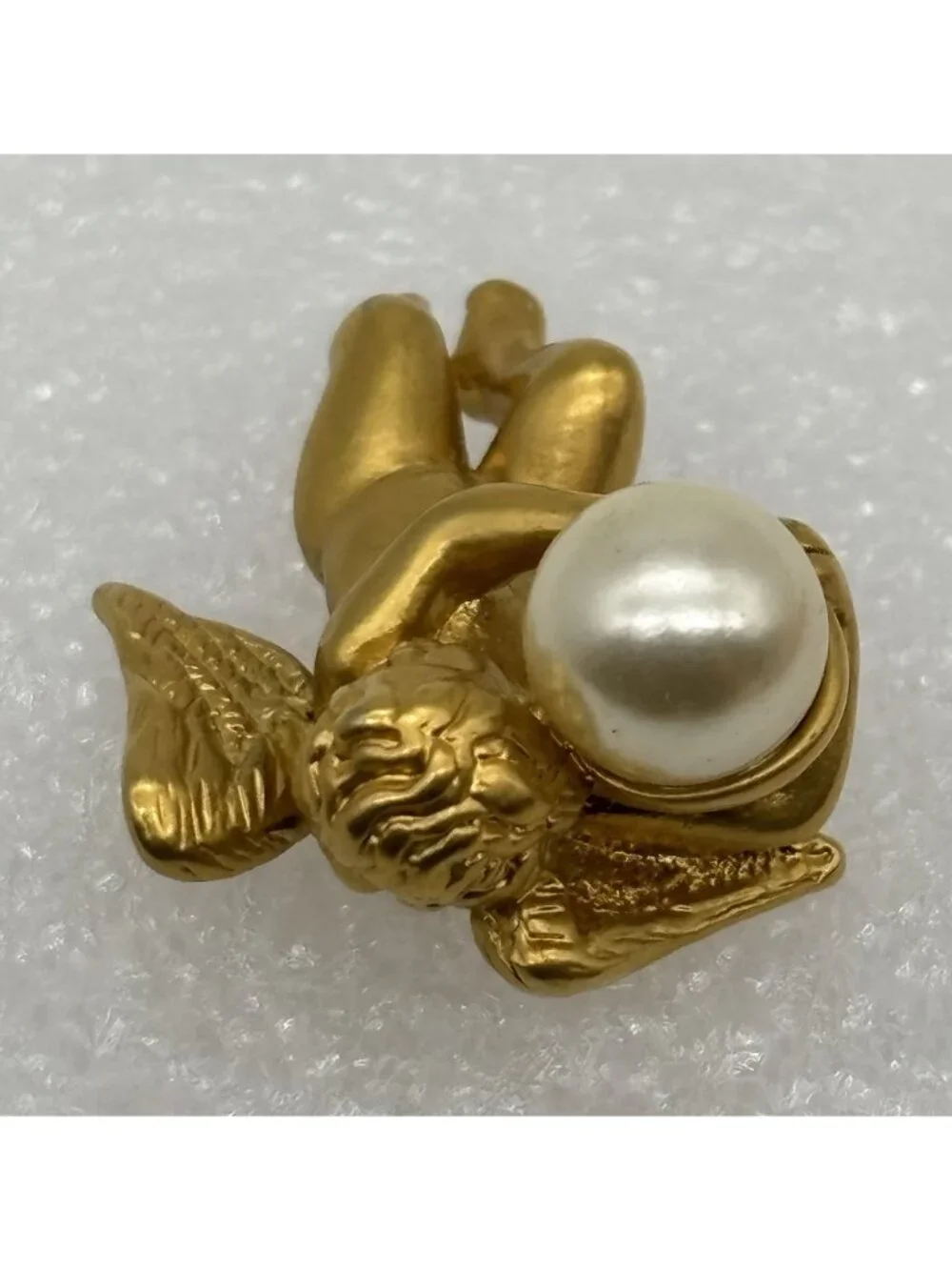 Vintage Avon Angel Cherub Holding Faux Pearl Lapel Pin Matte Gold Tone 3D Signed